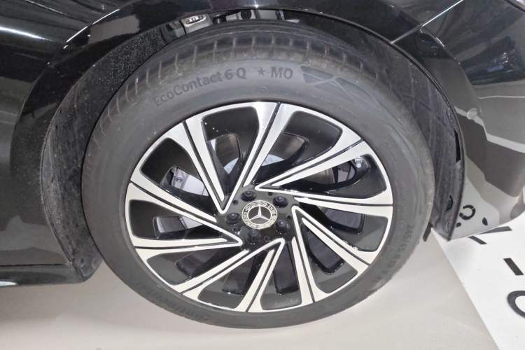 Used Mercedes-Benz E-Class 2025 E 300 L Luxury Model Right Front Wheel Hub