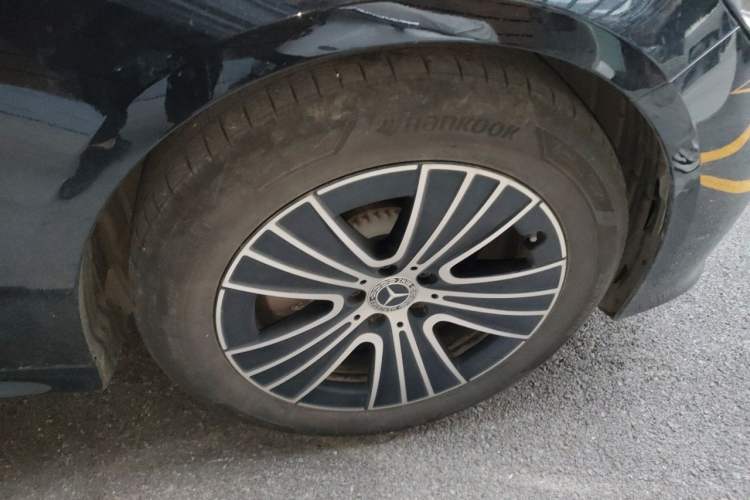 Used Mercedes-Benz E-Class 2025-Year Facelift E 260 L Right Front Wheel Hub