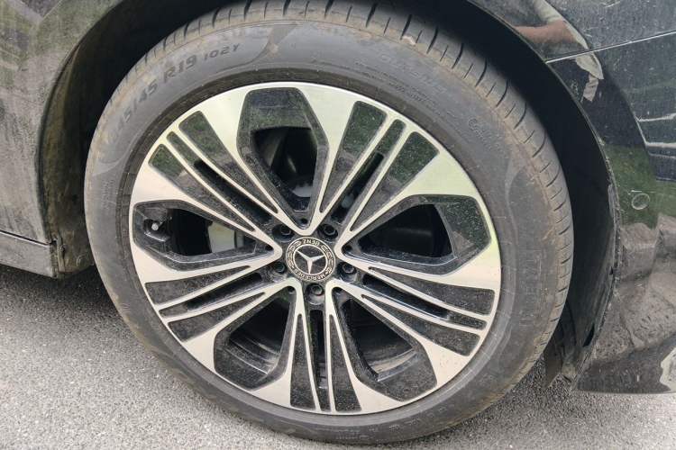 Used Mercedes-Benz E-Class 2025 E 300 L Luxury Model Right Front Wheel Hub