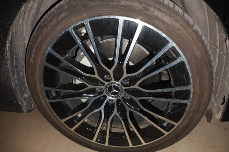 Used Mercedes-Benz E-Class 2025 E 300 L Luxury Model Right Front Wheel Hub