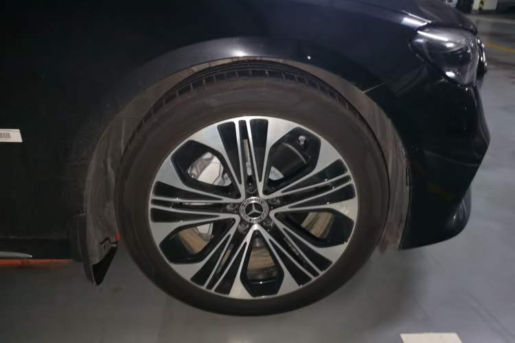 Used Mercedes-Benz E-Class 2025 E 300 L Luxury Model Right Front Wheel Hub