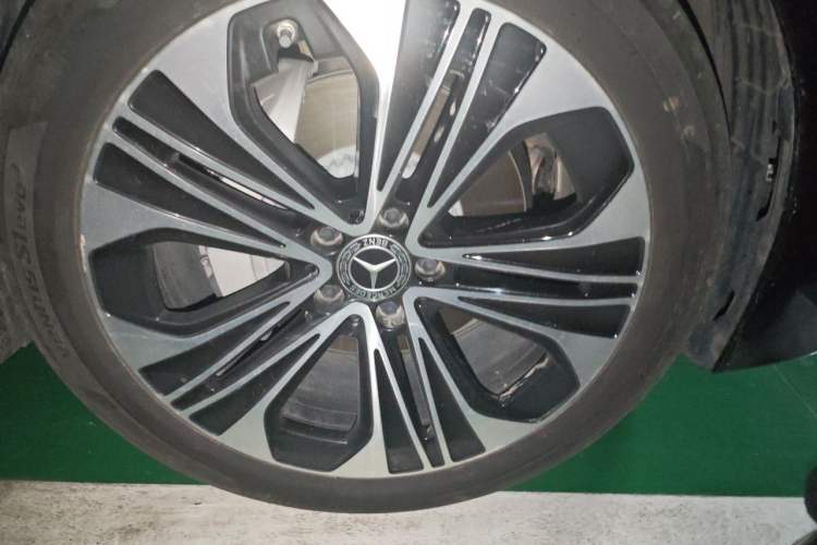 Used Mercedes-Benz E-Class 2025 Facelift E 300 L Luxury Edition Right Front Wheel Hub