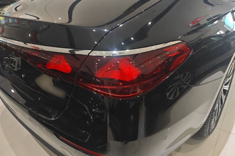 Used Mercedes-Benz E-Class 2025 E 300 L Luxury Model Right Rear Taillight