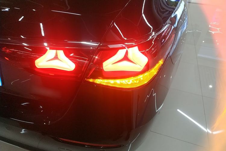 Used Mercedes-Benz E-Class 2025 E 300 L Luxury Model Right Rear Taillight