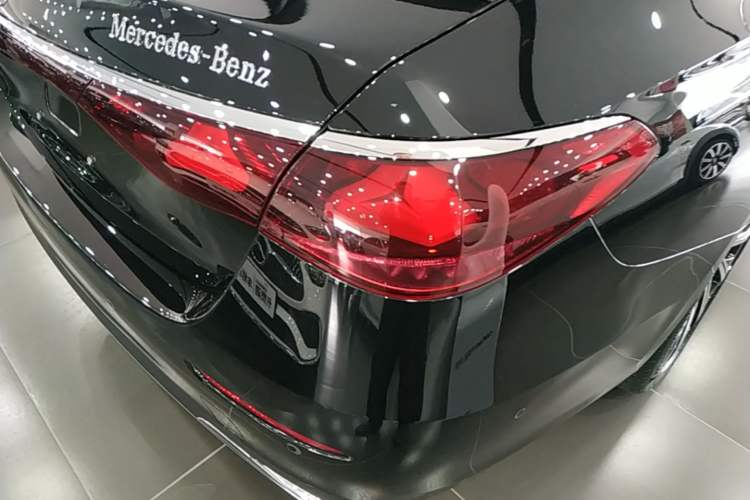 Used Mercedes-Benz E-Class 2025 E 300 L Luxury Model Right Rear Taillight