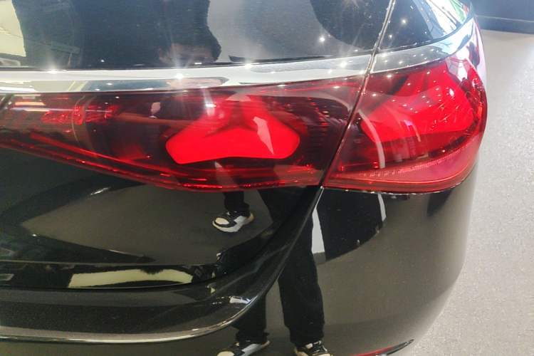 Used Mercedes-Benz E-Class 2025 E 300 L Luxury Model Right Rear Taillight