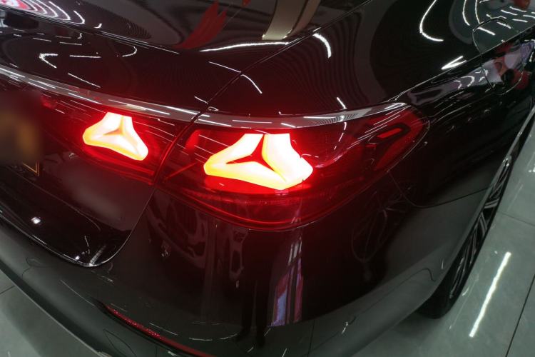 Used Mercedes-Benz E-Class 2025 E 300 L Luxury Model Right Rear Taillight