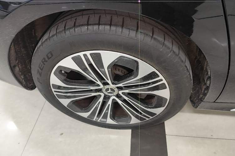 Used Mercedes-Benz E-Class 2025 Facelift E 300 L Luxury Edition Right Rear Wheel Hub