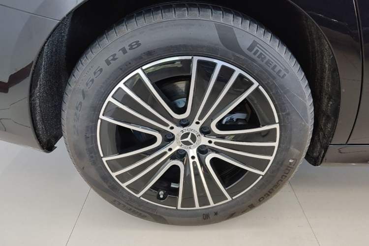 Used Mercedes-Benz E-Class 2025 E 260 L Right Rear Wheel Hub