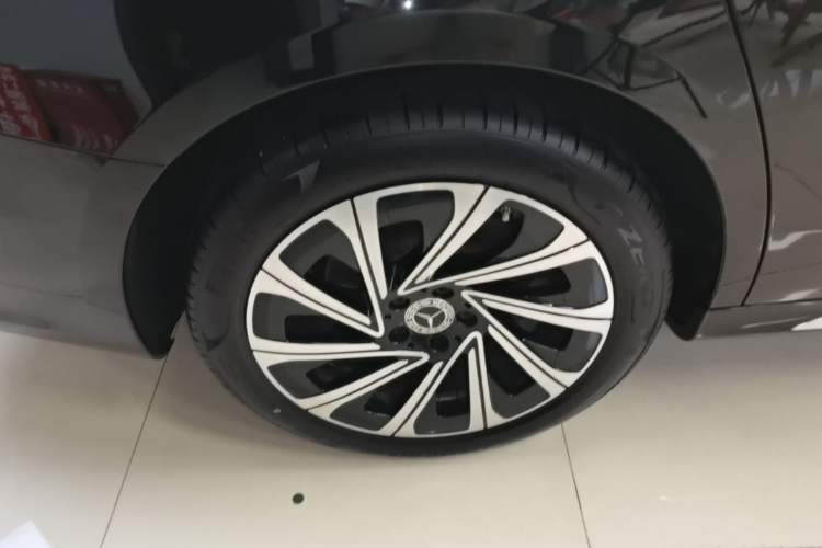 Used Mercedes-Benz E-Class 2025 E 300 L Luxury Model Right Rear Wheel Hub