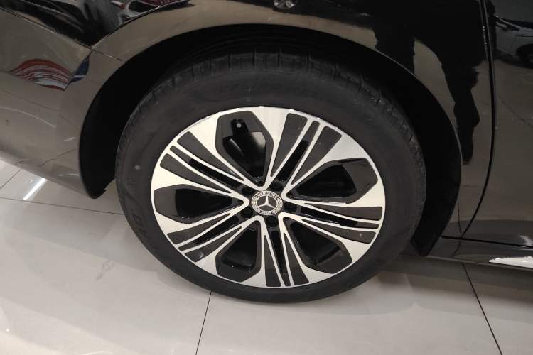 Used Mercedes-Benz E-Class 2025 Facelift E 300 L Luxury Edition Right Rear Wheel Hub