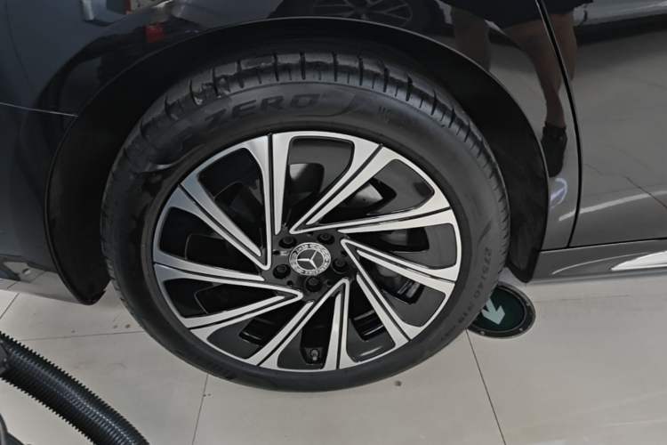 Used Mercedes-Benz E-Class 2025 Facelift E 300 L Luxury Edition Right Rear Wheel Hub
