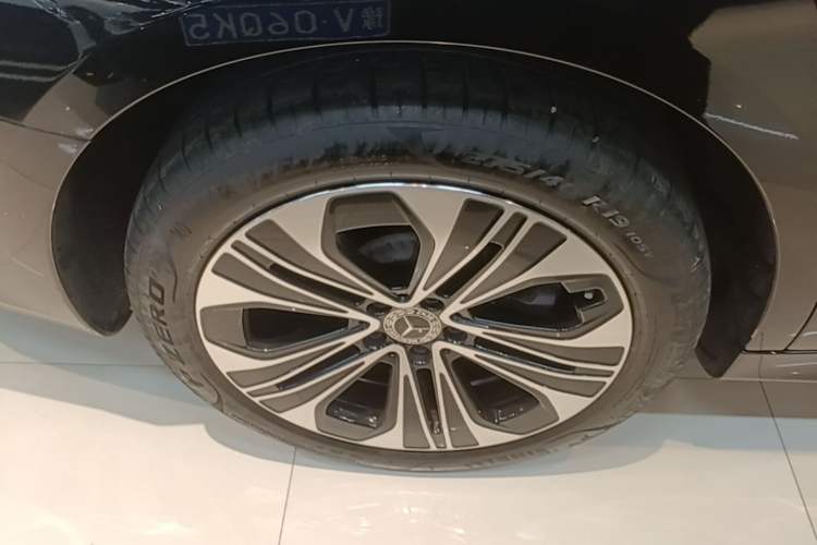 Used Mercedes-Benz E-Class 2025 Facelift E 300 L Luxury Edition Right Rear Wheel Hub