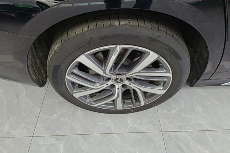 Used Mercedes-Benz E-Class 2025 E 300 L Stylish Model Right Rear Wheel Hub