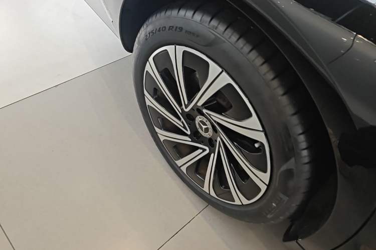 Used Mercedes-Benz E-Class 2025 E 300 L Luxury Model Right Rear Wheel Hub