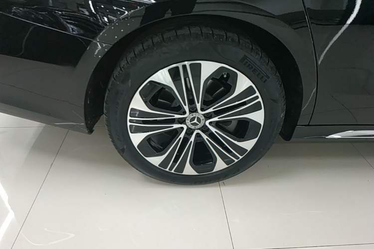 Used Mercedes-Benz E-Class 2025 Facelift E 300 L Luxury Edition Right Rear Wheel Hub