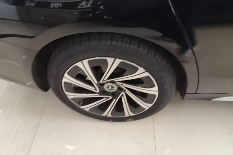 Used Mercedes-Benz E-Class 2025 E 300 L Luxury Model Right Rear Wheel Hub