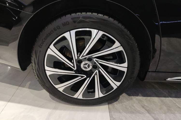 Used Mercedes-Benz E-Class 2025 E 300 L Luxury Model Right Rear Wheel Hub