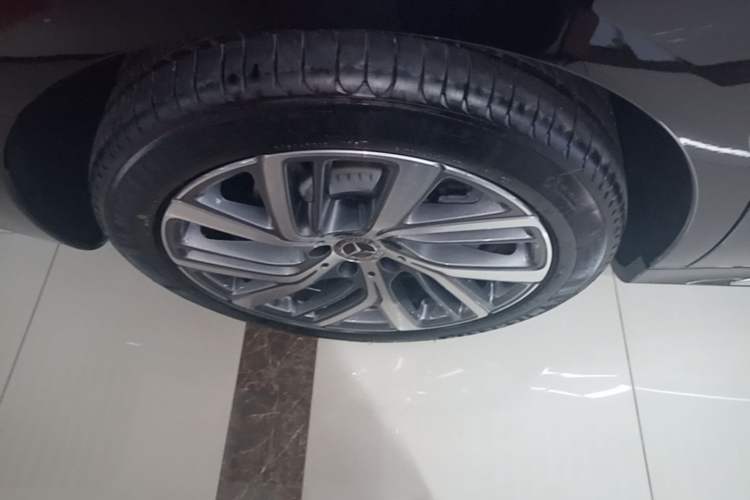 Used Mercedes-Benz E-Class 2025 E 300 L Stylish Model Right Rear Wheel Hub
