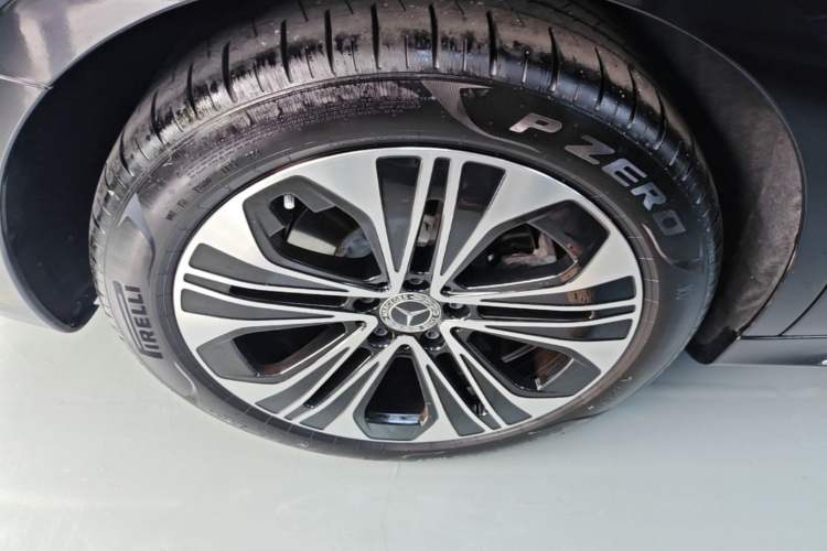 Used Mercedes-Benz E-Class 2025 Facelift E 300 L Luxury Edition Right Rear Wheel Hub