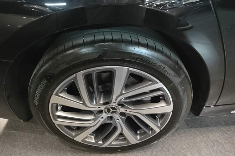 Used Mercedes-Benz E-Class 2025 E 300 L Stylish Model Right Rear Wheel Hub