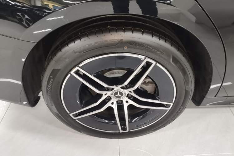 Used Mercedes-Benz E-Class 2025 Year Restyled E 260 Sport Edition Right Rear Wheel Hub