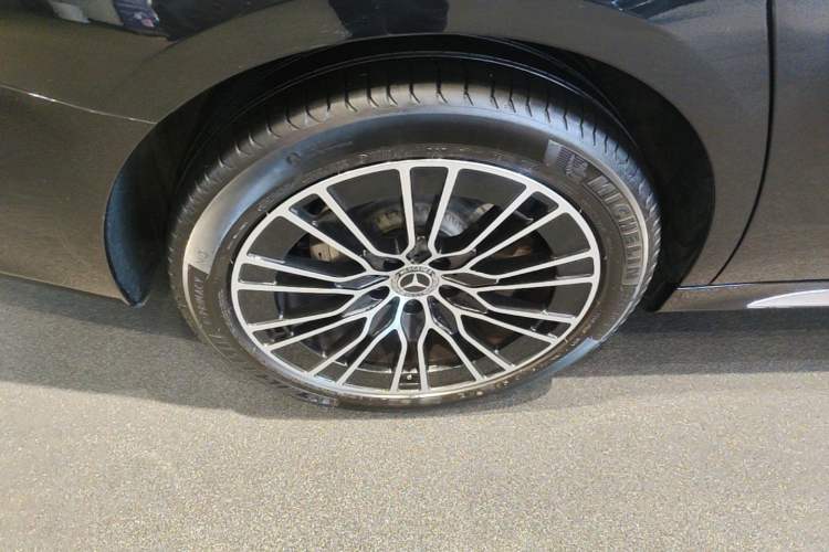 Used Mercedes-Benz E-Class 2025 E 300 L Luxury Model Right Rear Wheel Hub