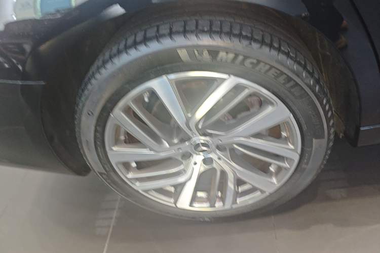 Used Mercedes-Benz E-Class 2025 Facelift E 300 L Fashion Edition Right Rear Wheel Hub