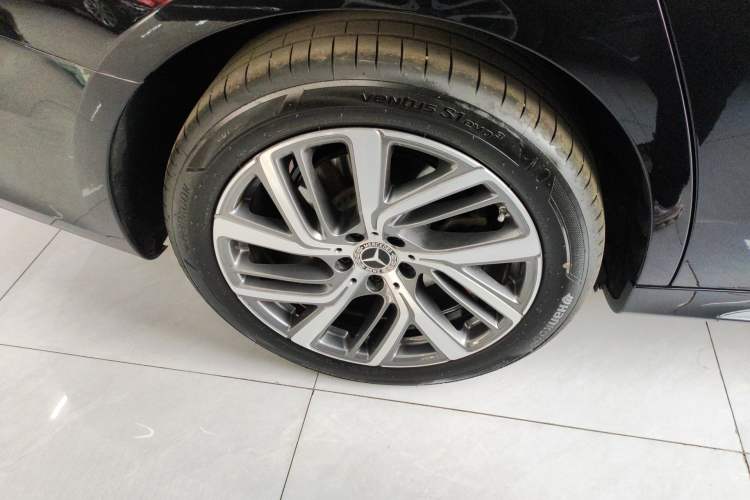 Used Mercedes-Benz E-Class 2025 E 300 L Stylish Model Right Rear Wheel Hub
