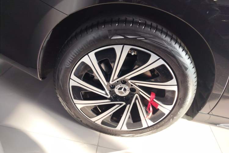 Used Mercedes-Benz E-Class 2025 E 300 L Luxury Model Right Rear Wheel Hub