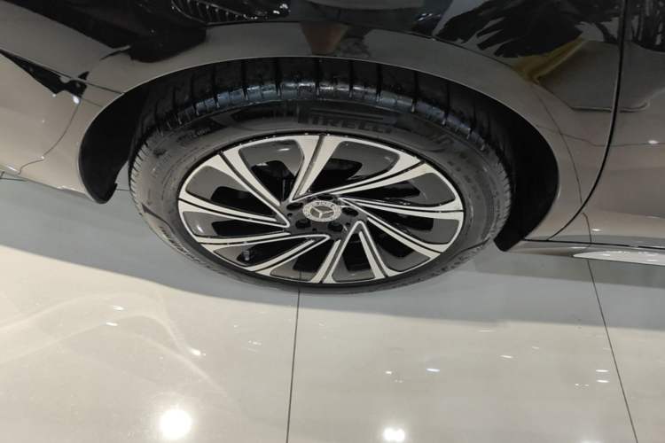 Used Mercedes-Benz E-Class 2025 Facelift E 300 L Luxury Edition Right Rear Wheel Hub