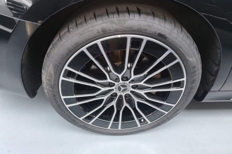 Used Mercedes-Benz E-Class 2025 Facelift E 300 L Luxury Edition Right Rear Wheel Hub