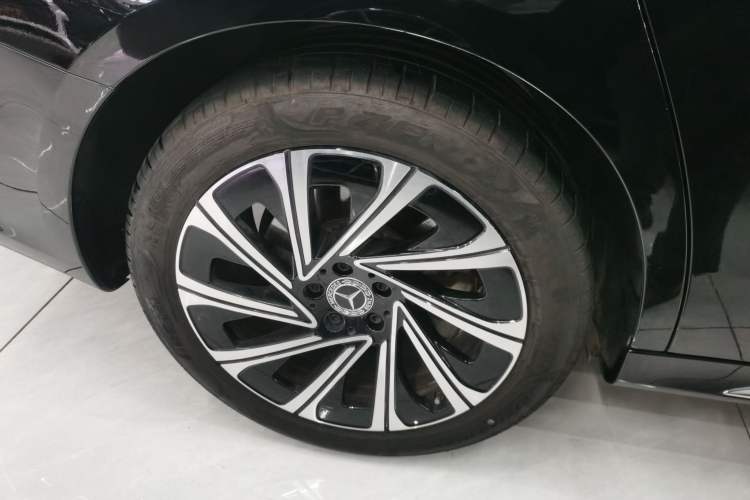 Used Mercedes-Benz E-Class 2025 E 300 L Luxury Model Right Rear Wheel Hub