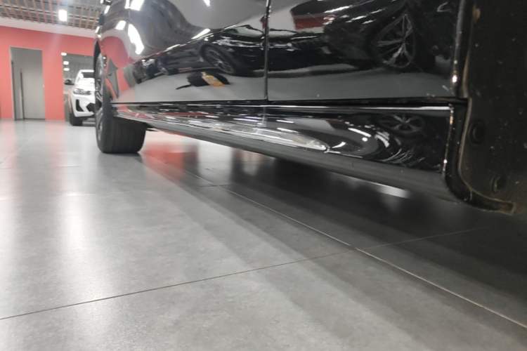 Used Mercedes-Benz E-Class 2025 Facelift E 300 L Luxury Edition Right Side Sill