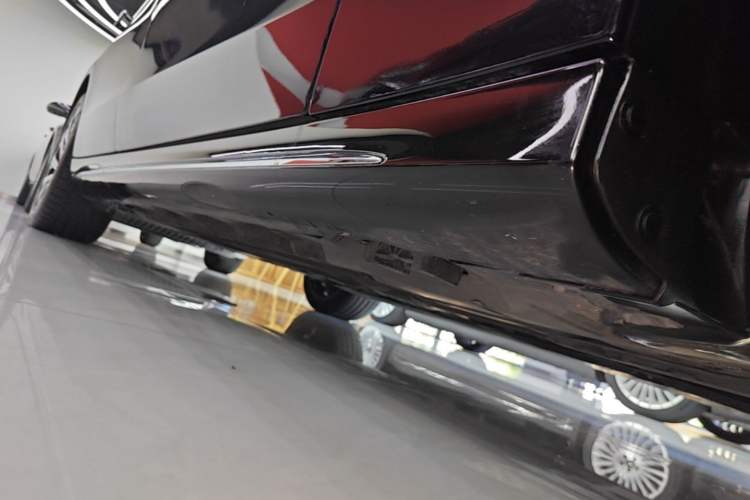 Used Mercedes-Benz E-Class 2025 E 300 L Luxury Model Right Side Sill