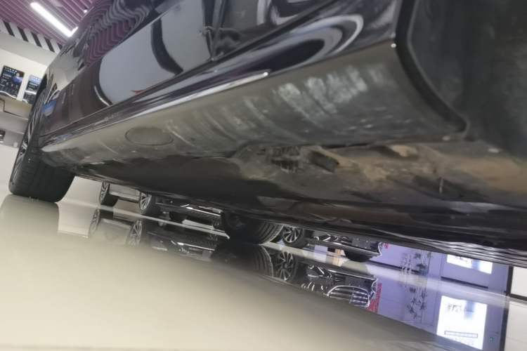 Used Mercedes-Benz E-Class 2025 E 300 L Luxury Model Right Side Sill