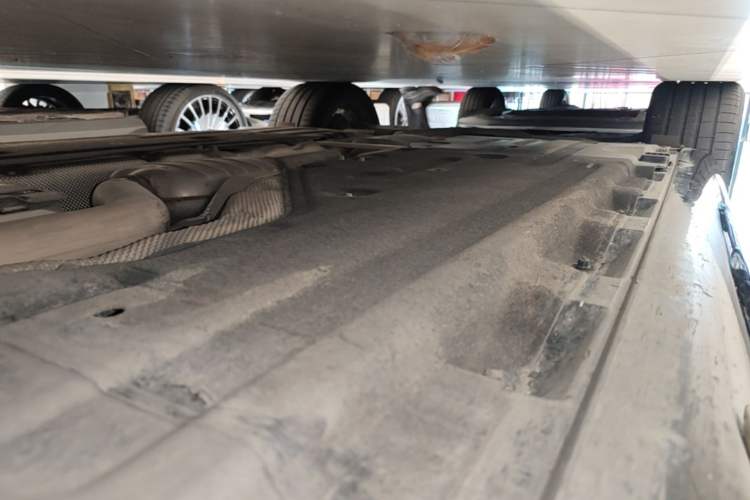 Used Mercedes-Benz E-Class 2025 E 300 L Stylish Model Right Side Sill