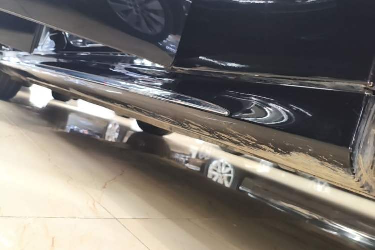 Used Mercedes-Benz E-Class 2025 E 300 L Stylish Model Right Side Sill