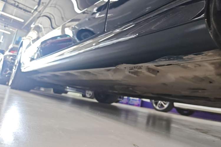 Used Mercedes-Benz E-Class 2025 Facelift E 300 L Fashion Edition Right Side Sill