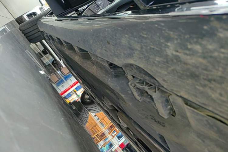 Used Mercedes-Benz E-Class 2025 E 300 L Stylish Model Right Side Sill