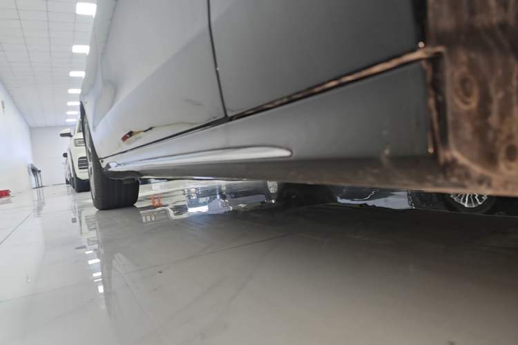 Used Mercedes-Benz E-Class 2025 Facelift E 300 L Fashion Edition Right Side Sill
