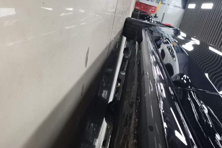 Used Mercedes-Benz E-Class 2025 Facelift E 300 L Fashion Edition Right Side Sill