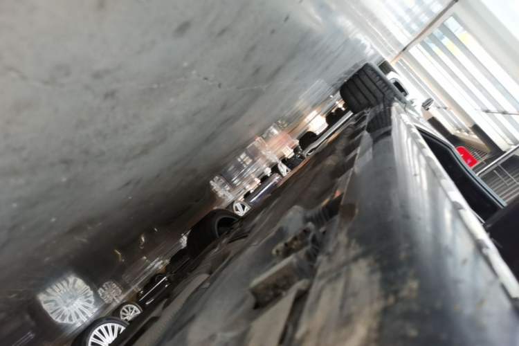 Used Mercedes-Benz E-Class 2025 E 300 L Stylish Model Right Side Sill