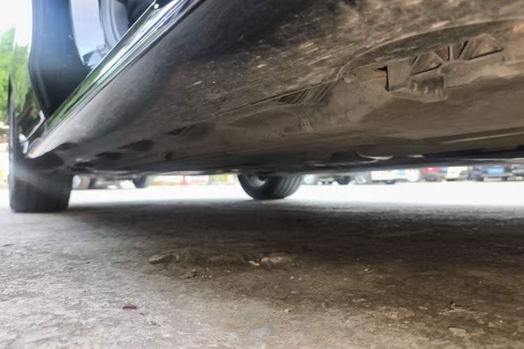 Used Mercedes-Benz E-Class 2025 E 300 L Stylish Model Right Side Sill