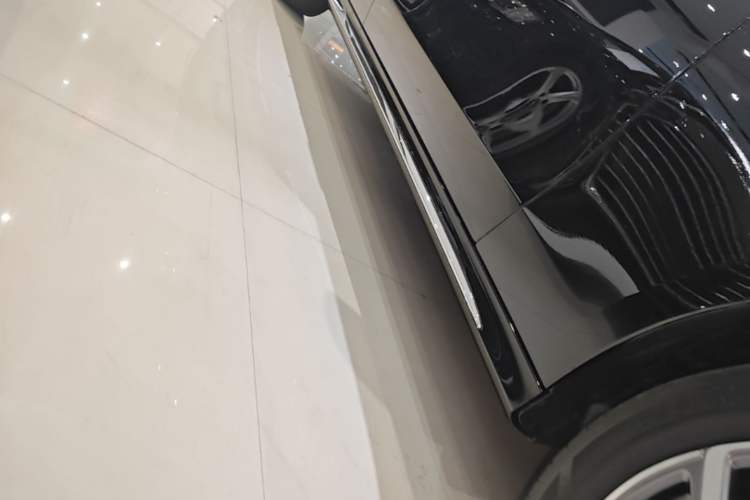 Used Mercedes-Benz E-Class 2025 Facelift E 300 L Fashion Edition Right Side Sill