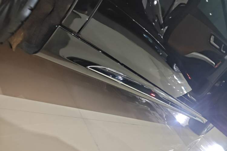 Used Mercedes-Benz E-Class 2025-Year Facelift E 260 L Right Side Sill