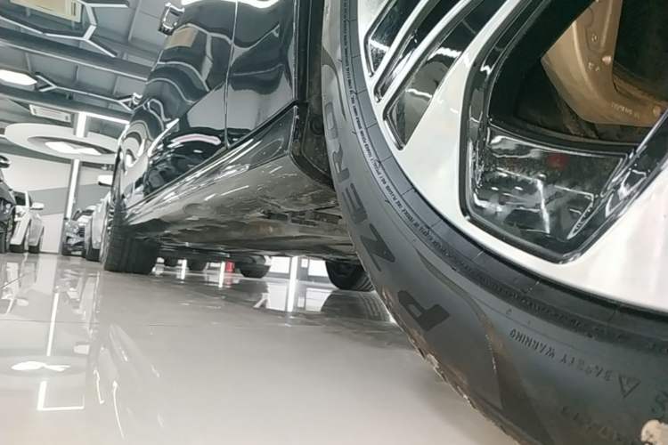 Used Mercedes-Benz E-Class 2025 Facelift E 300 L Luxury Edition Right Side Sill