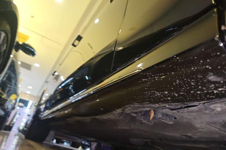 Used Mercedes-Benz E-Class 2025 E 300 L Luxury Model Right Side Sill