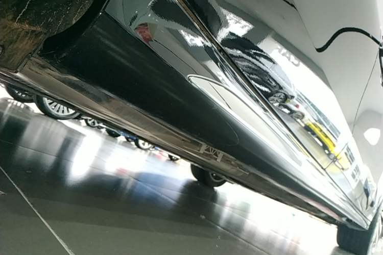 Used Mercedes-Benz E-Class 2025 E 300 L Luxury Model Right Side Sill