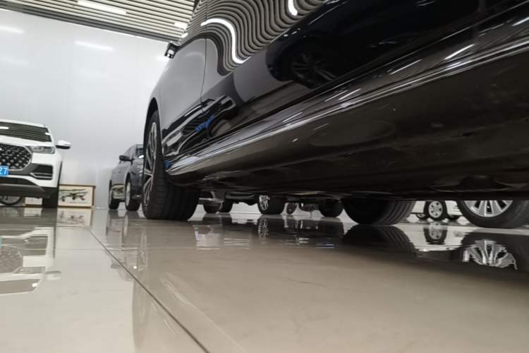 Used Mercedes-Benz E-Class 2025 E 300 L Luxury Model Right Side Sill